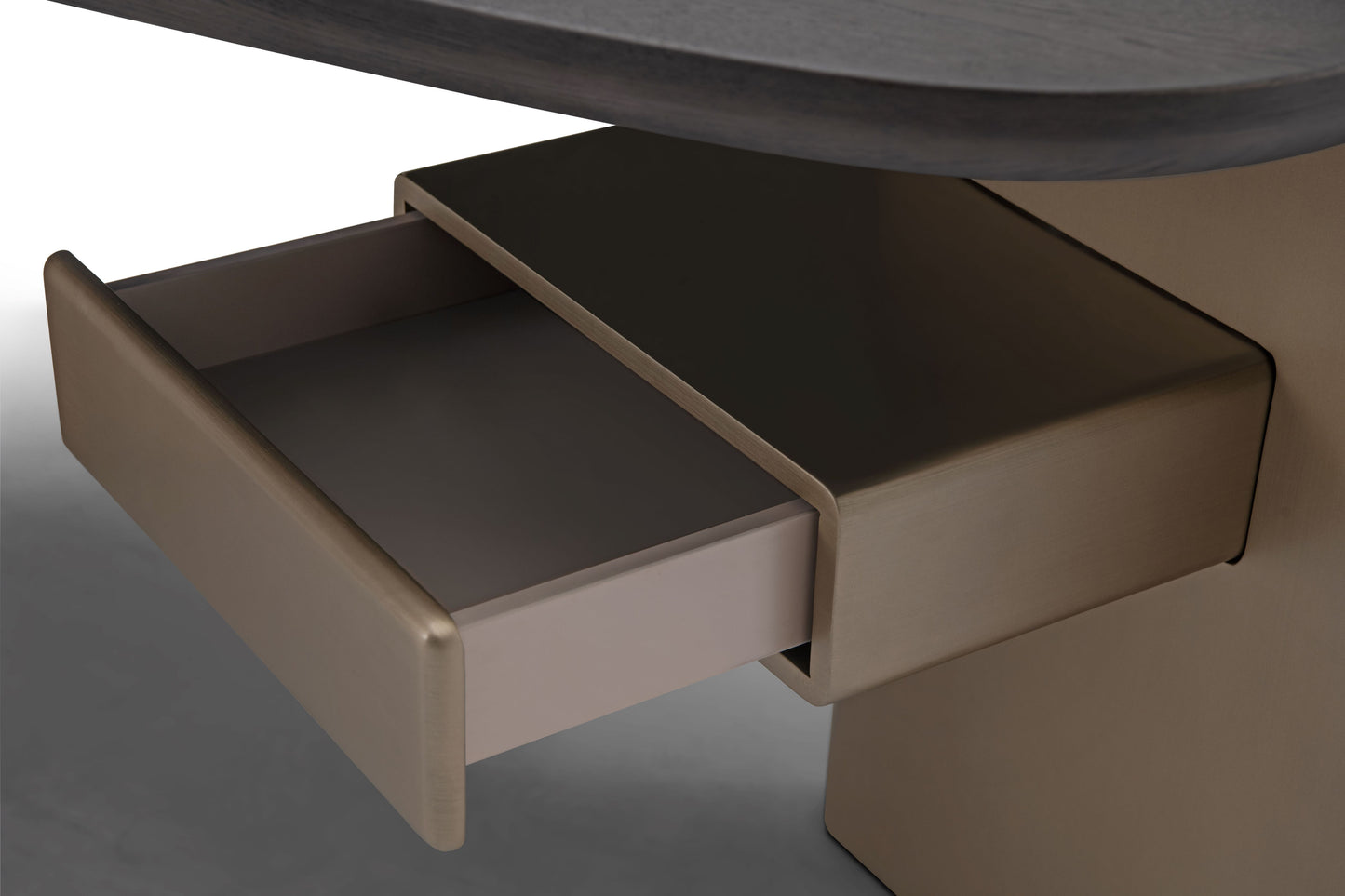 Milan Desk
