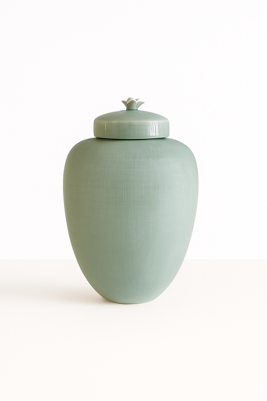 Rose-Lid Designer Vase
